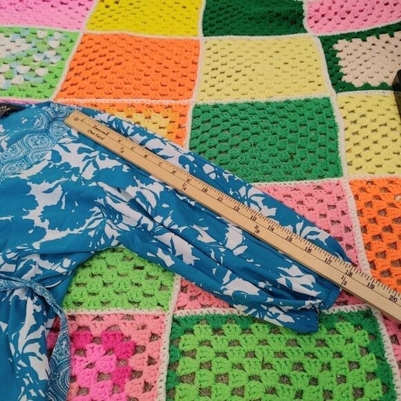 George Floral Flowers Size Small S Blue White Coastal Greece V Neck Blouse - Picture 3 of 11